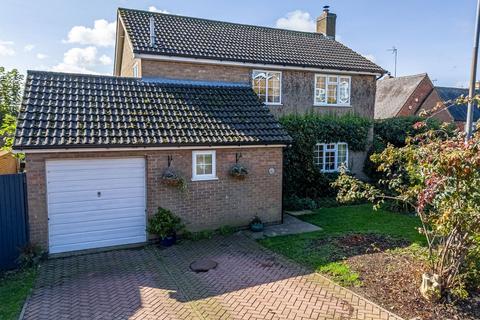 6 Woodlands Close, Brigstock, Kettering, NN14 3LU