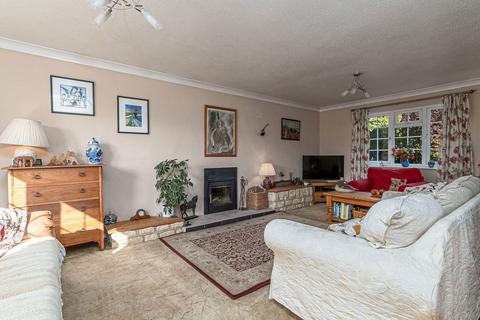 6 Woodlands Close, Brigstock, Kettering, NN14 3LU