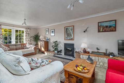 6 Woodlands Close, Brigstock, Kettering, NN14 3LU