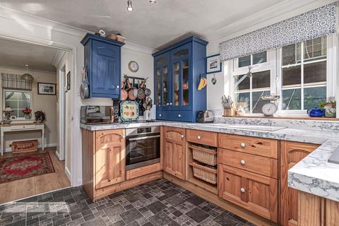 6 Woodlands Close, Brigstock, Kettering, NN14 3LU
