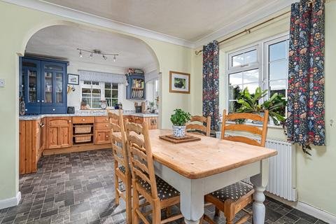 6 Woodlands Close, Brigstock, Kettering, NN14 3LU
