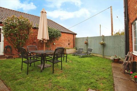 2 bedroom end of terrace house for sale, Station Mews, Wragby