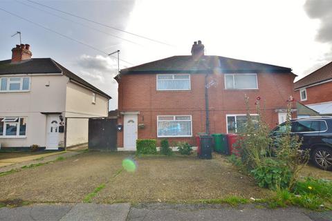 3 bedroom semi-detached house for sale, Essex Avenue, Slough