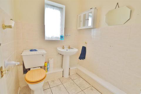 3 bedroom semi-detached house for sale, Essex Avenue, Slough