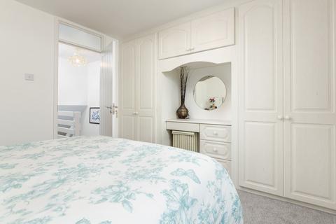 53 Delaporte Close, Epsom, KT17 4AF