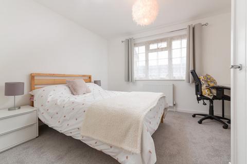 53 Delaporte Close, Epsom, KT17 4AF