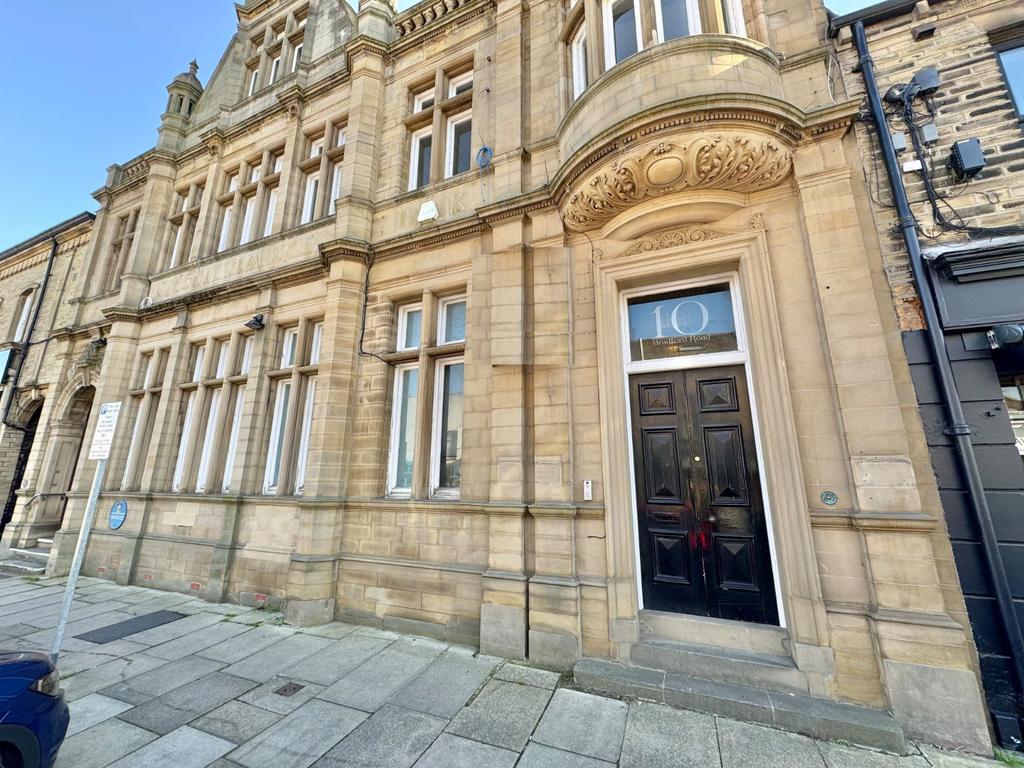 Bradford Road, Brighouse, West... 1 bed flat to rent £700 pcm (£162 pw)