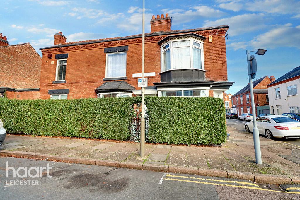 Beaconsfield Road, Leicester 3 bed end of terrace house for sale £300,000