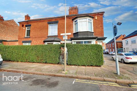 3 bedroom end of terrace house for sale, Beaconsfield Road, Leicester