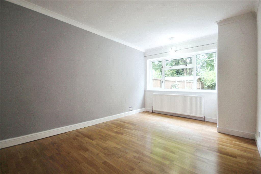 Royston Avenue, West Byfleet KT14 2 bed to rent £1,550 pcm