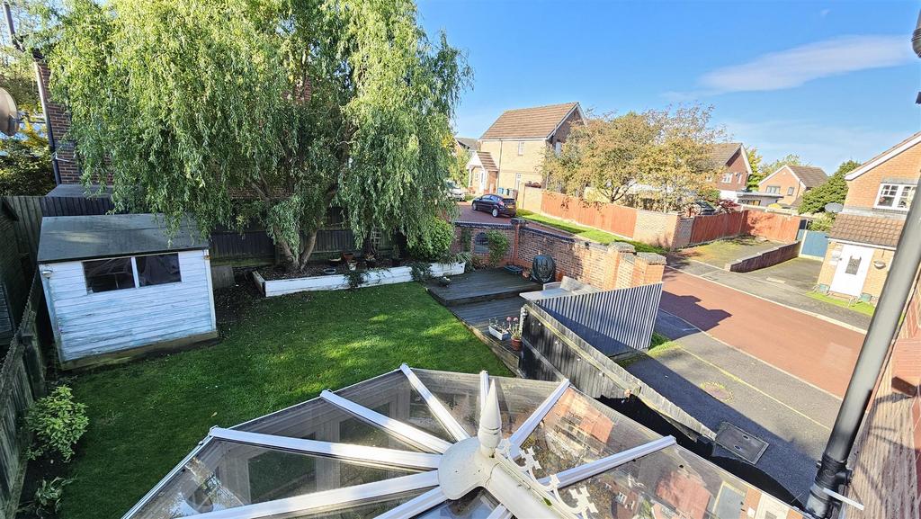Nightingale Way, Bingham, Nottingham 3 bed end of terrace house for