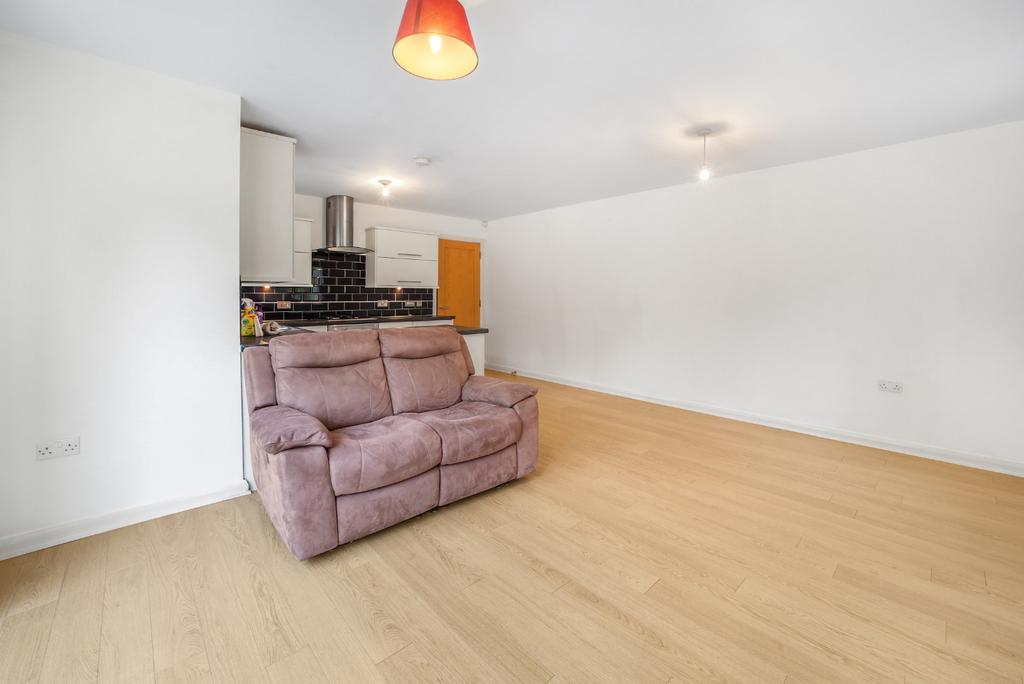 Cheshire Close, NewtonLeWillows... 1 bed apartment to rent £750 pcm