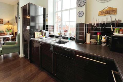 1 bedroom flat for sale, Houseman Crescent, West Didsbury, Manchester, M20