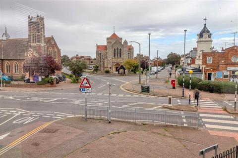 2 bedroom apartment for sale, Clacton on Sea CO15