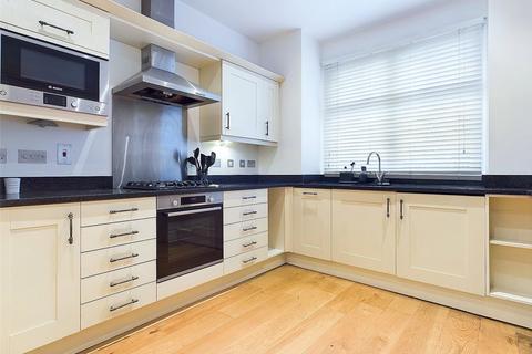 3 bedroom detached house to rent, Hampton Court Road, East Molesey