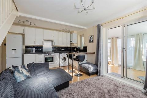 1 bedroom end of terrace house for sale, Haig Drive, Slough