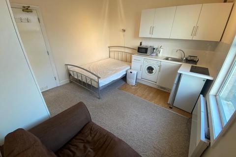 Studio to rent, Kirby Road, Earlsdon, Coventry, CV5 6HL