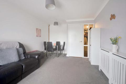 1 bedroom apartment for sale, at Lowden Road, Southall, Southall UB1