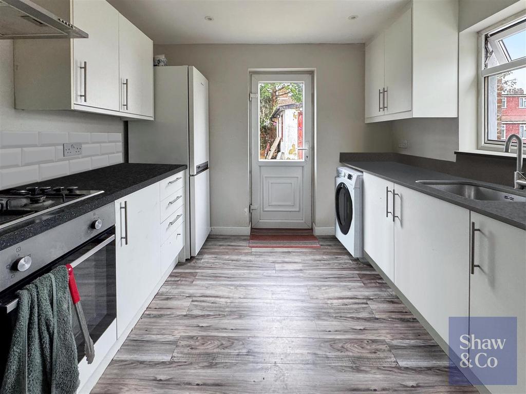 Bryony Close, Uxbridge UB8 5 bed house to rent £4,400 pcm (£1,015 pw)