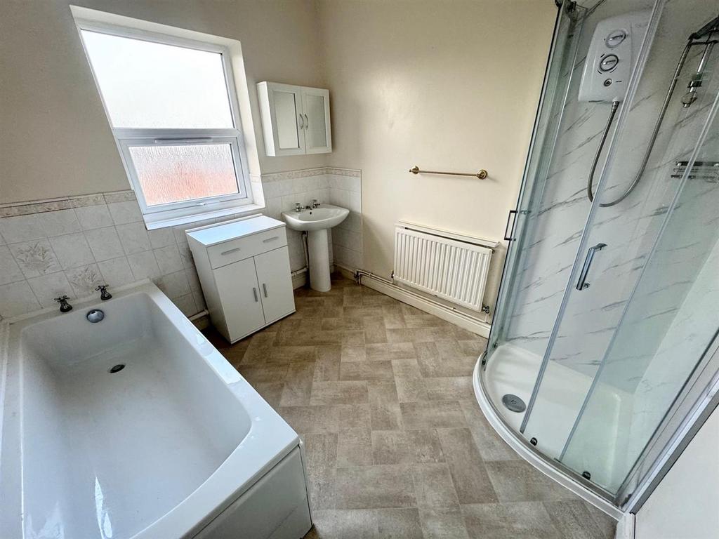 65 Quest shower room.jpg