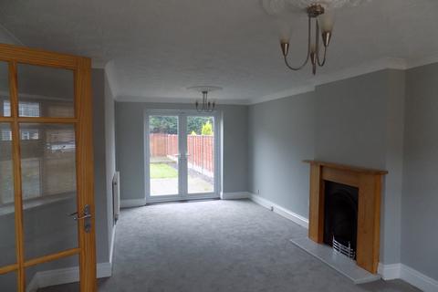 3 bedroom semi-detached house to rent, St. Nicholas Drive, Grimsby DN37