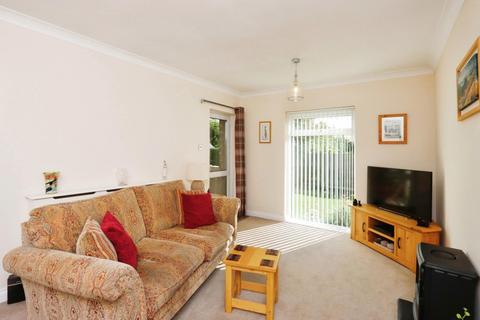 2 bedroom flat for sale, St Lukes Court, St. Johns Road, Newbold, Chesterfield, S41 8PU