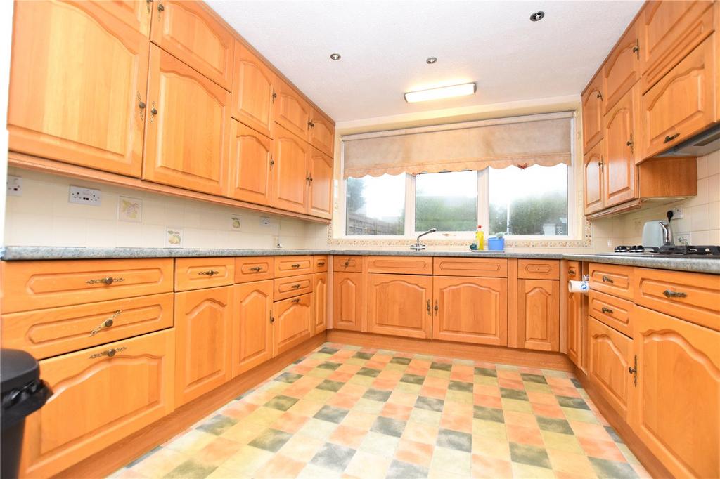 Haigh Moor Road, Tingley, Wakefield... 3 bed semidetached house for