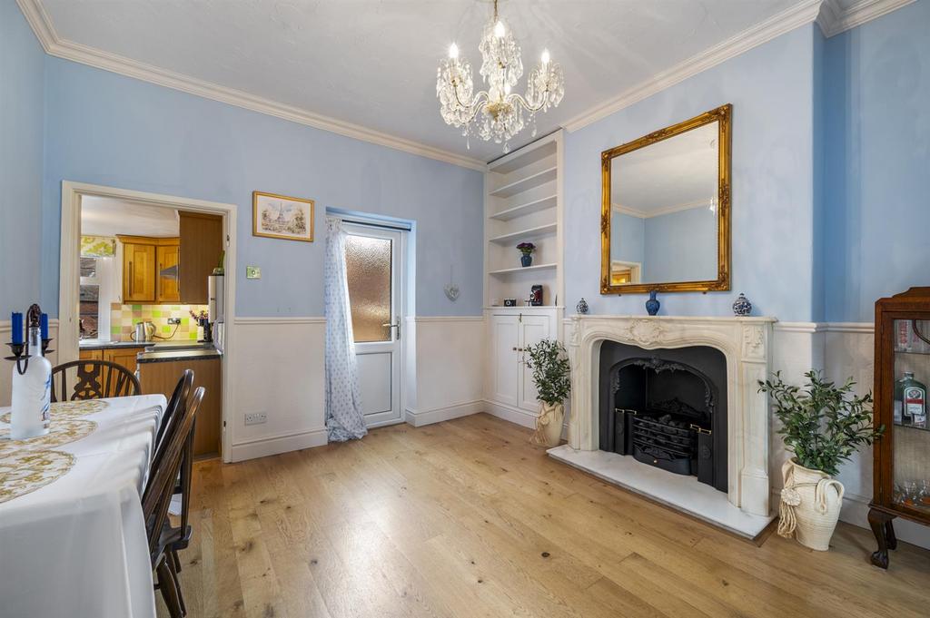 Dining Room towards kitchen.jpg