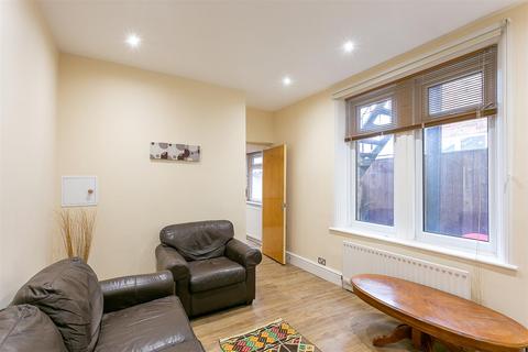 2 bedroom flat to rent, Grosvenor Road, Jesmond, Newcastle upon Tyne