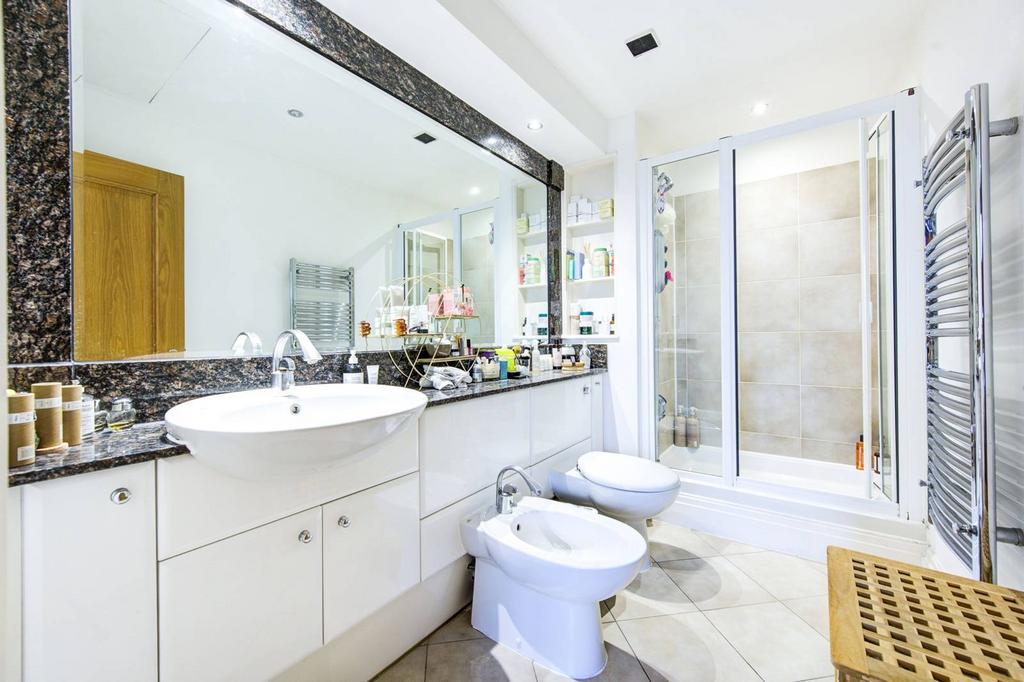Harbour Reach, Imperial Wharf... 2 bed flat for sale £950,000