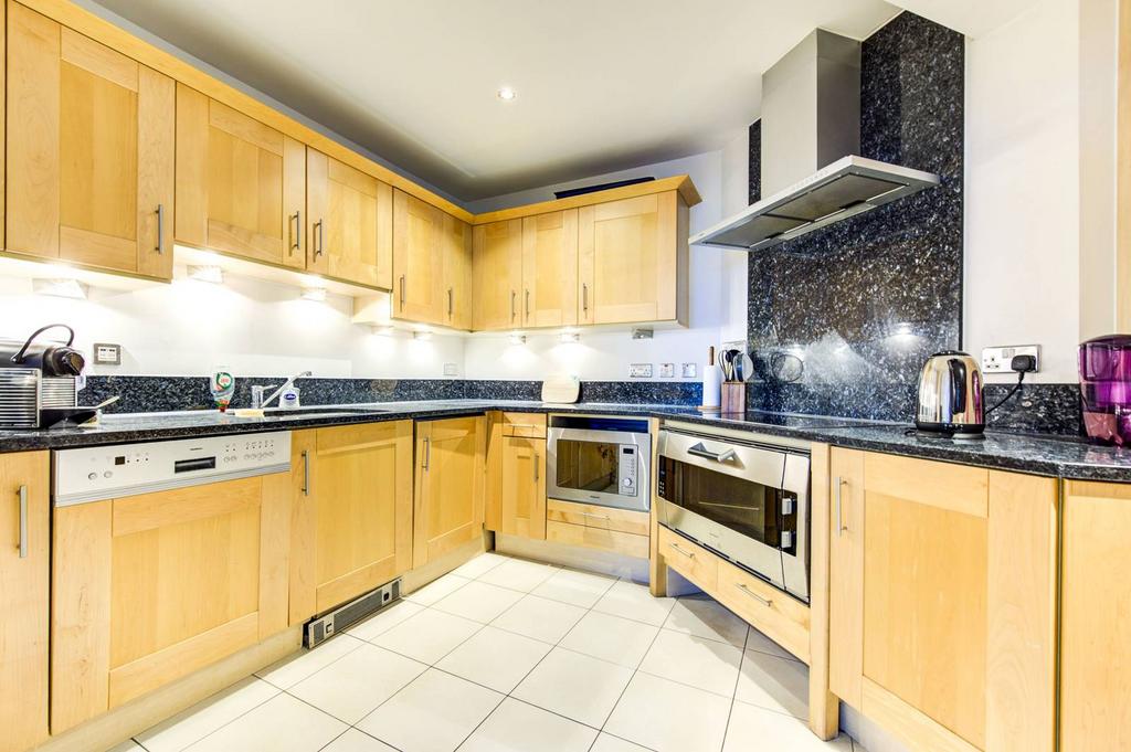 Harbour Reach, Imperial Wharf... 2 bed flat for sale £950,000
