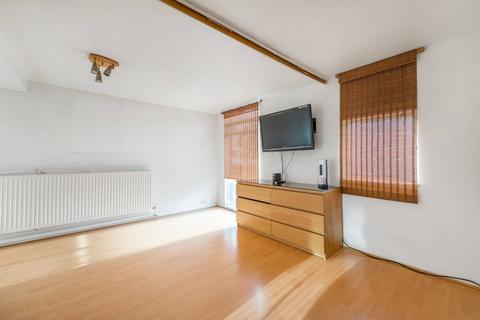 Studio to rent, Hallfield Estate, Bayswater, London, W2