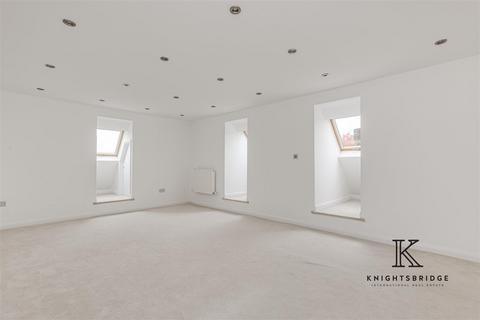 Staddlestone Ridgeway Close, Oxshott, Leatherhead, KT22 0LQ