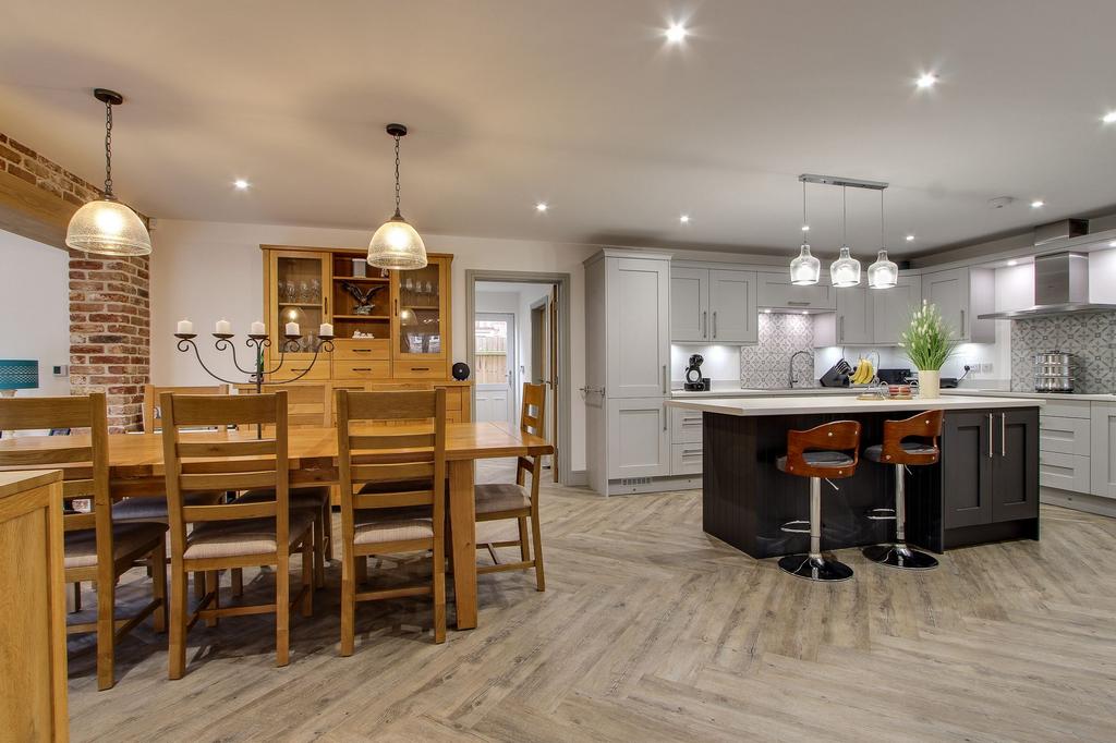 Kitchen/Dining Room