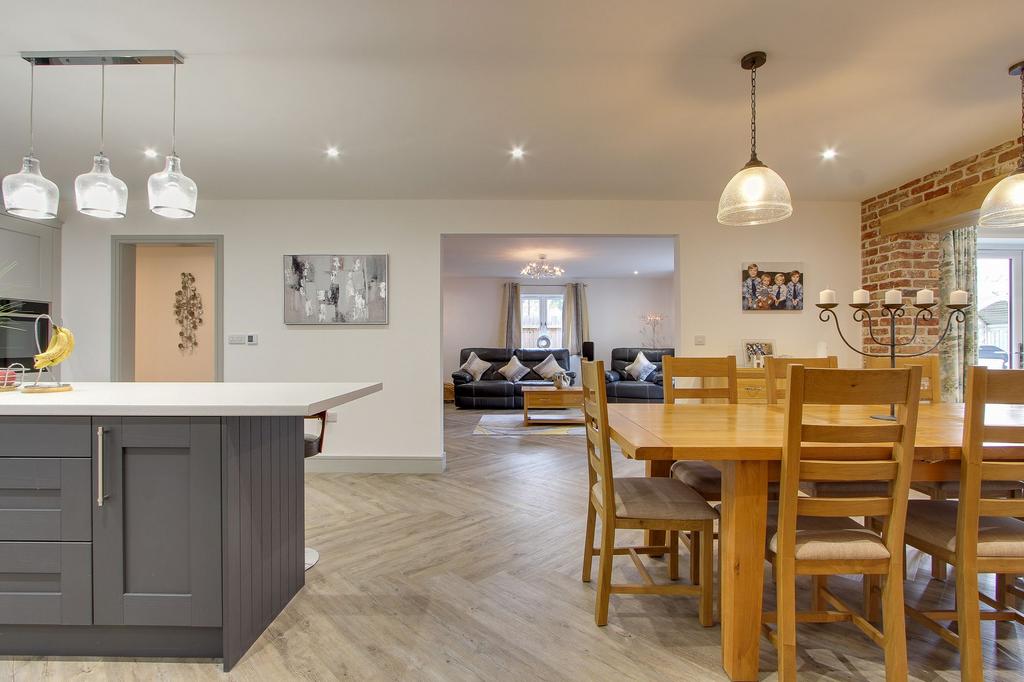 Kitchen/Dining Room