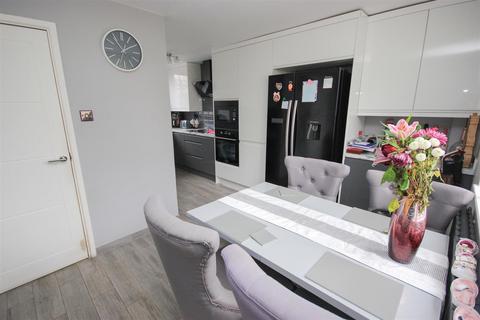 3 bedroom end of terrace house for sale, Shelley Road, Wellingborough NN8