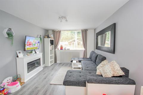 3 bedroom end of terrace house for sale, Shelley Road, Wellingborough NN8