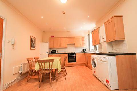 4 bedroom flat to rent, Byron Street, Newcastle upon Tyne NE2