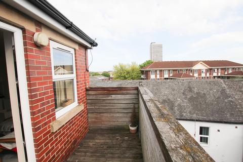 4 bedroom flat to rent, Byron Street Mews, Newcastle upon Tyne NE2