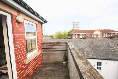 4 bedroom flat to rent, Byron Street Mews, Newcastle upon Tyne NE2