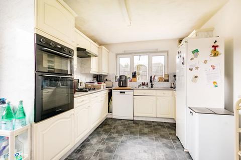17 Gregory Mead, Yatton, Bristol, BS49 4QJ