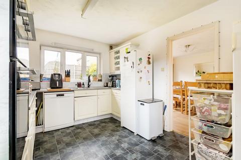 17 Gregory Mead, Yatton, Bristol, BS49 4QJ