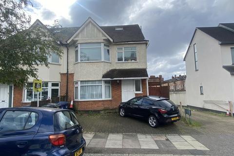 Studio for sale, Glebe Crescent, London, NW4