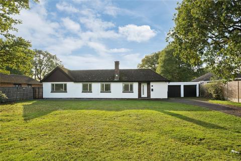 4 bedroom bungalow to rent, The Glade, Fetcham, Leatherhead, Surrey, KT22