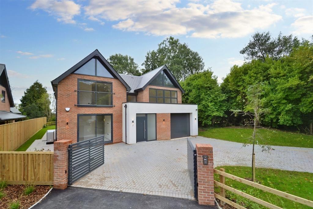 Lytchett Matravers 4 bed detached house to rent £3,750 pcm (£865 pw)