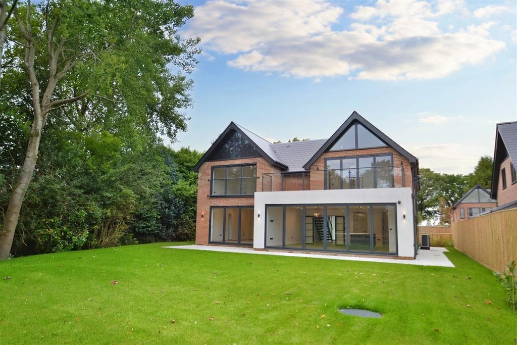 Lytchett Matravers 4 bed detached house to rent £3,750 pcm (£865 pw)