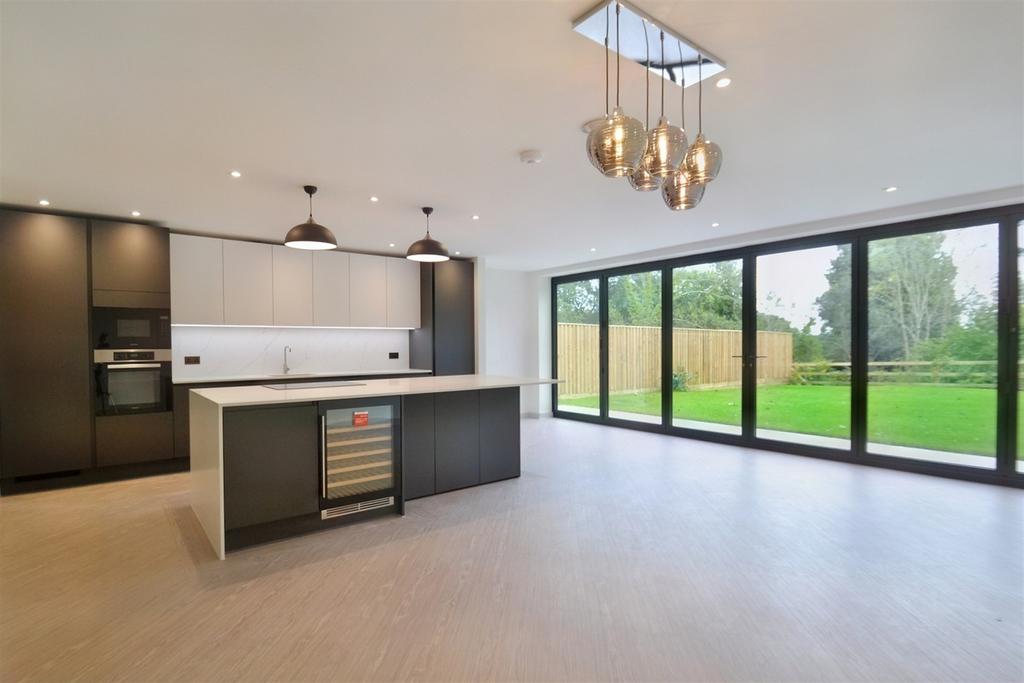 Lytchett Matravers 4 bed detached house to rent £3,750 pcm (£865 pw)
