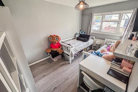 27 Don Close, Tilehurst, Reading, RG30 4YL