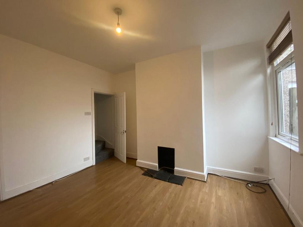 Royal Oak Lane, Coventry CV7 3 bed semidetached house to rent £1,000 pcm (£231 pw)
