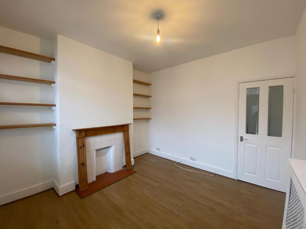 Royal Oak Lane, Coventry CV7 3 bed semidetached house to rent £1,000 pcm (£231 pw)